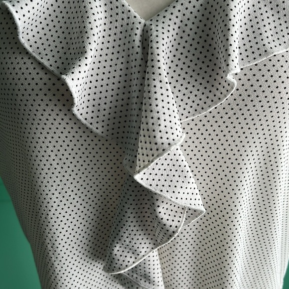 Adrianna Papell ruffle collar fitted sleeveless blouse - Picture 2 of 5